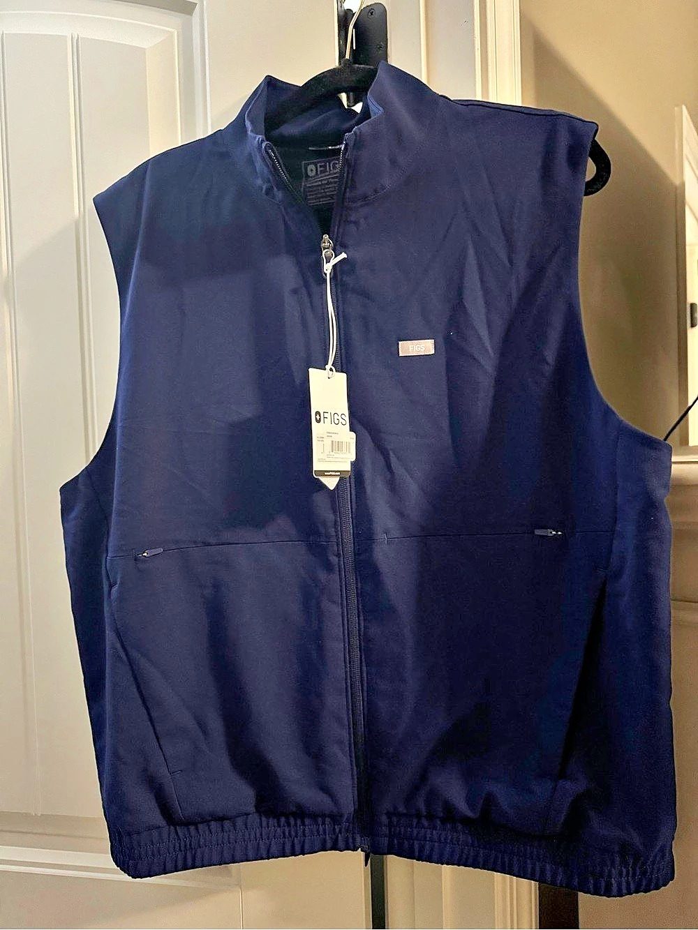 FIGS Cobar Scrub Vest Scrub Vest in Blue Size Large NWT